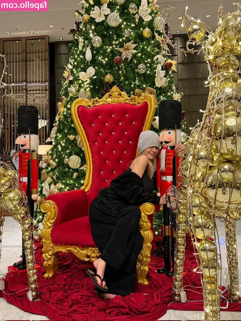 Jeon Somi [ jeon-somi ] - Red hot.
