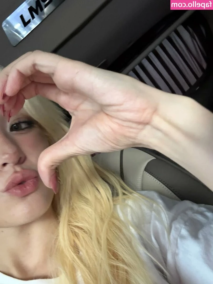 Jeon Somi [ jeon-somi ] - Stream started at 09/18/2020 01:39 am  Getting hot with my baby