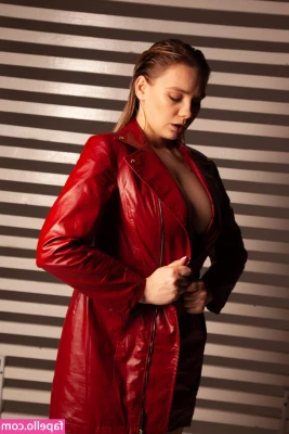 Natali Tihomirova [ natali-tihomirova ] - Who's up for some sexting?🫢 I'm horny and wanna show u what I'm