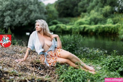 Natali Tihomirova [ natali-tihomirova ] - The closer you come  the hotter it gets