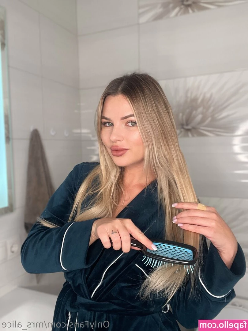 mrs_alice [ mrs-alice ] - Creampie for Americas Next Top Model💞Elle