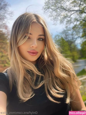 mrs_alice [ mrs-alice ] - This is the hottest album this month  I tried a few new poses but