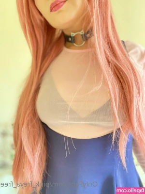 pink_freya_free [ pink-freya-free ] - I ordered some sushi to snack on while I watch Wrestlemania!