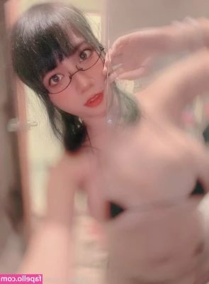 momo520xoxo - A friend gifted me this pretty thing. What do you think? My 🐱 is