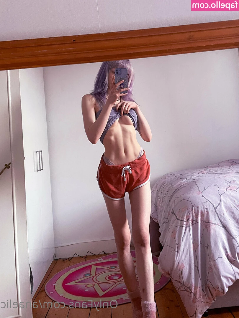 Anaelic - Come take a bite of my juicy ass🍑😘
