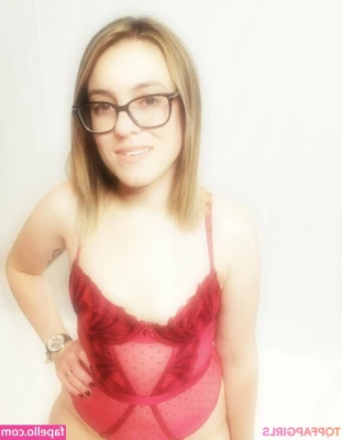 Innocenthotwifexxx [ innocenthotwifexxx-5 ] - its sunny af and i’m wearing one of my fav underwear sets!!!! I