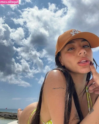 Jass Reyes [ jass-reyes ] - It makes you hot as i touch myself this way? 😏😋