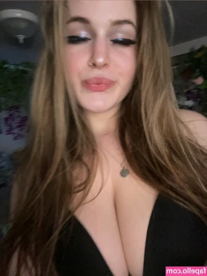 Mariposa888 - Did you see our video today babe? Which MILF turn you on the best??? 