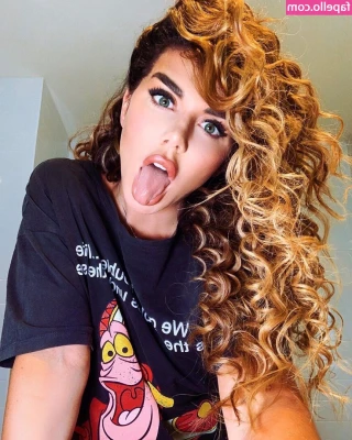 Anna Sedokova [ anna-sedokova ] - Así leyendo sus mensajitos por el videito de ayer 😈🥵