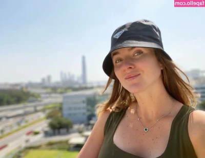 Elina Svitolina [ elina-svitolina ] - Happy Hallmark holiday to all, may you get cheap quality chocolate