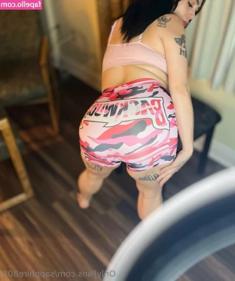 beckywiththeg00dhead - 15 picture set Giving myself an epic wedgie whaletail ;) Admin note: