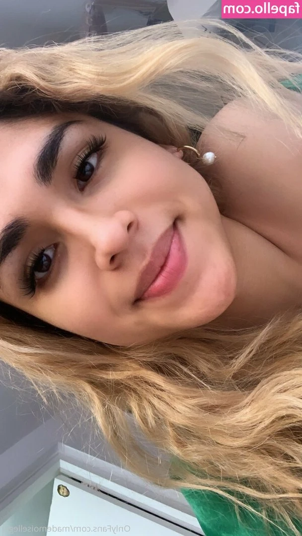 mademoisellegia - I prefer you play with both sides 🤭💞