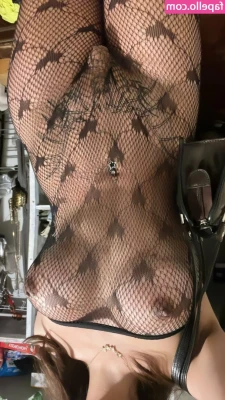 mademoisellegia - My Pussy is throbbing. She wants to be filled with a big giant cock