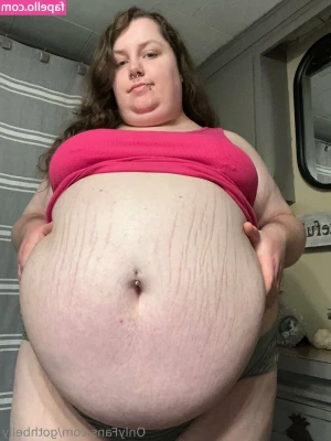 gothbelly - I bet I taste like strawberries and cream ;)