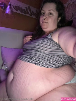 gothbelly - want you feeling up all my skirts ☁️💘