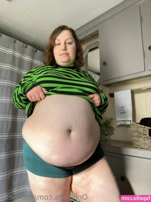 gothbelly - Like and comment if you like my ass 🍑🔥