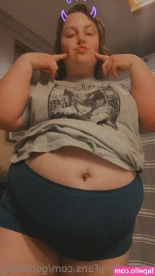 gothbelly - I like to start every session with a kiss on my feet to get the