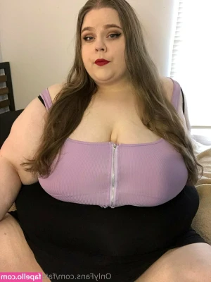 fatstonerchick - join me for a shower? 🚿🤍