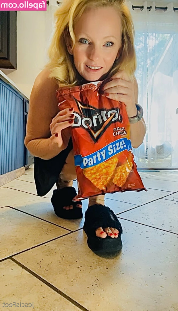 jescisfeet - Quieres ver cómo termina este rico video 🥵  Disponible por dm 💰