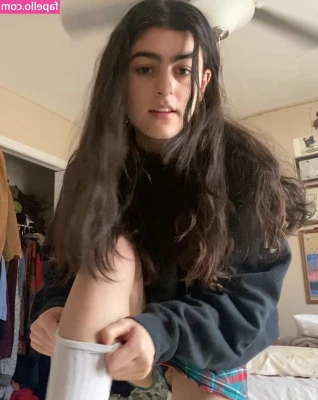 dirtteater - In bed + craving someone that can handle me 😈