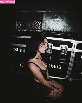 Lølø [ lolo ] - Naked  stuffing my panties in my mouth and going back in for seconds 