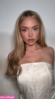 Natalie Alyn Lind [ natalie-alyn-lind ] - I rolled a blunt, grabbed my book, threw on my poncho and headed