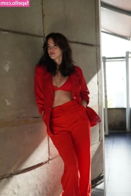 Claudia Campolina [ claudia-campolina ] - Happy new year to you all and thank you so much for your continued