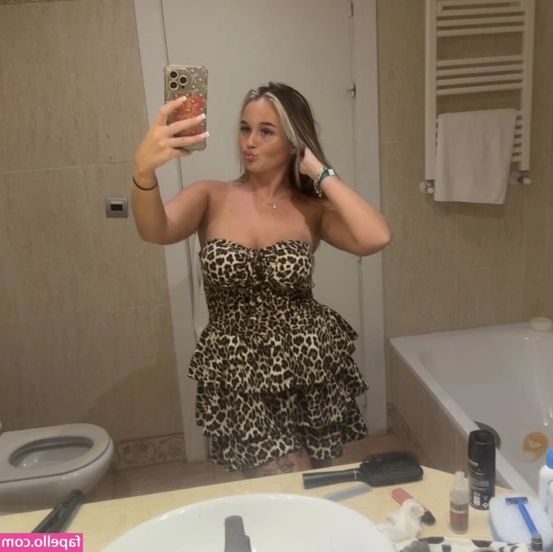jaciexxx - You guys ready for some fun content in my car.. 😉
