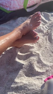 abbyrosesexyfeet - Focusing on abs lately can you tell? 🥰