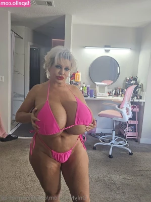claudiamariefree - Post orgasm showing my wet pussy