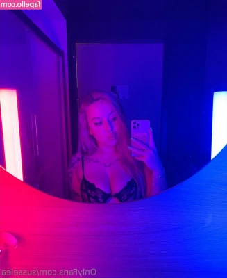 susselea - Having a lonely Friday, who wants to keep me company?