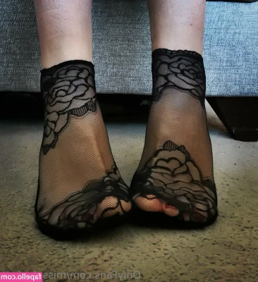 missplayfeet - wanna hang ?  by Schallkoerperfotografie IG