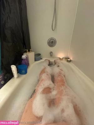 softsuzzie - Lick my white boots ..