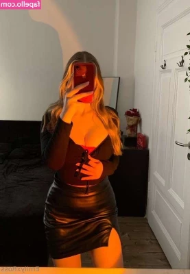 emilyxross - It‘s all yours if you want it😏
