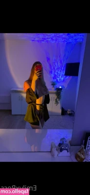 emilyxross - Undress me baby