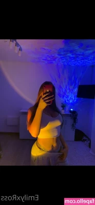 emilyxross - Ass in workout shorts