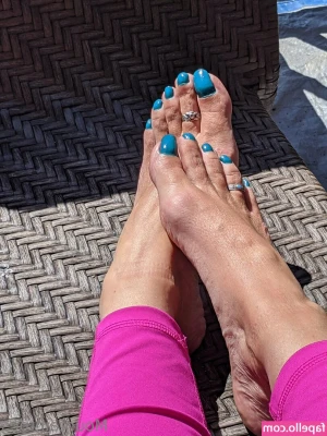 mountaintoes - Red thongs ❤️🌹
