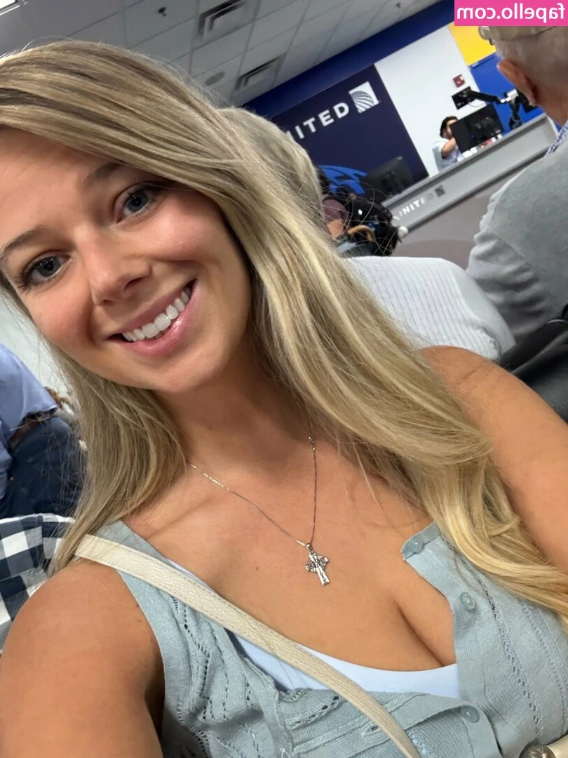 Courtney Knill [ courtney-knill-2 ] - Do you like the way my lips hang down just a little? xoxo