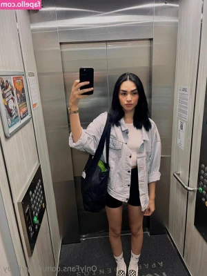 roxyybaby [ roxyybaby-3 ] - Bald is Beautiful 🤩 my head is like a third tit 😂
