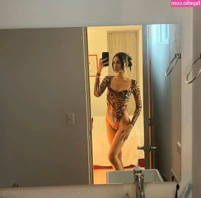 roxyybaby [ roxyybaby-3 ] - The first time I met @lisaxxxcrossvip 😜 I love this woman