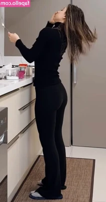 Leticia Felisberto [ leticia-felisberto-1 ] - I have some naughty ideas for today, ask me about them.