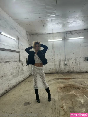 izzyangel - Me looking at you before you hit it from the back