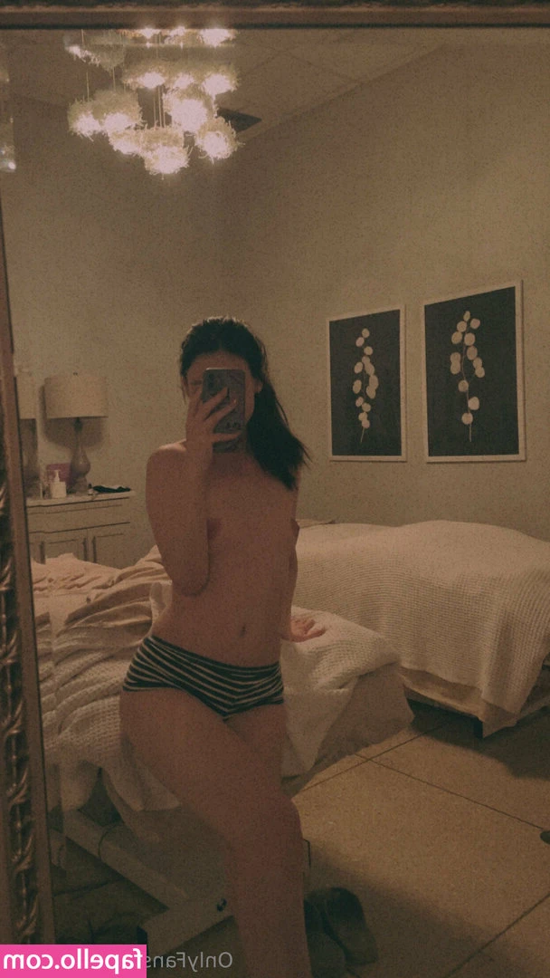 xyliafae - Can I crush you with my thighs? ;)