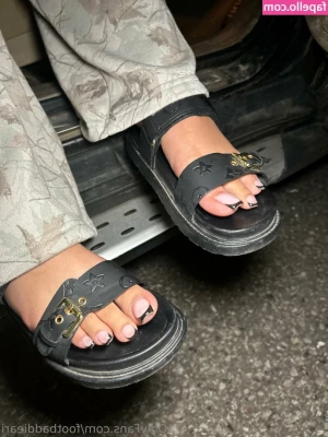 footbaddieari - Te esperando peladinha 🤤 Me pagaria gostoso ?🫣