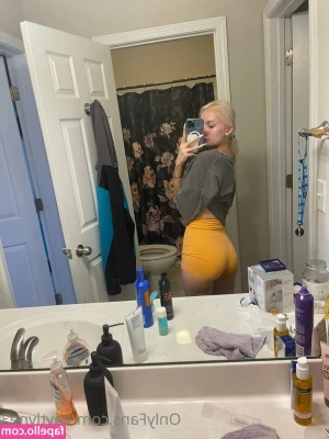kaytie4 - Happy Friday 😜 check your inbox and maybe I'll pull my panties to