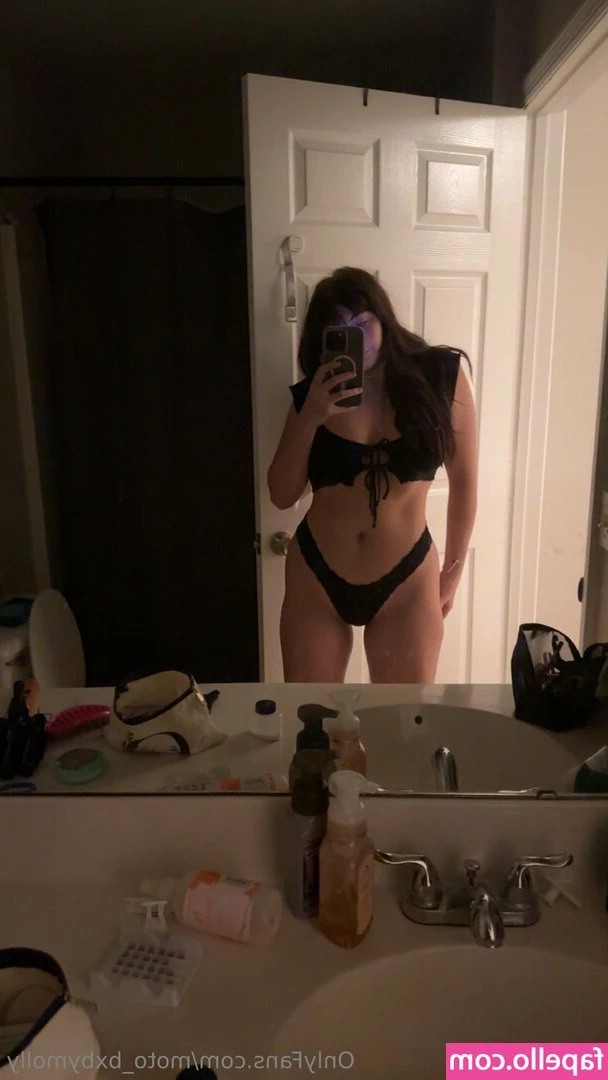 moto_bxbymolly [ moto-bxbymolly ] - waiting for you to come take a lick