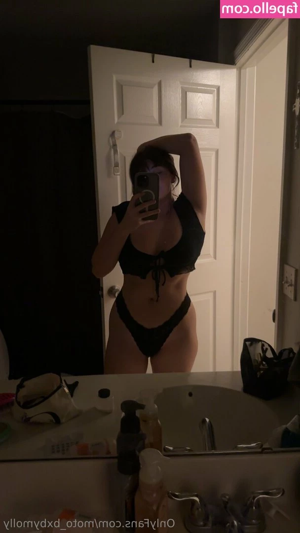 moto_bxbymolly [ moto-bxbymolly ] - feeling cute in this dress