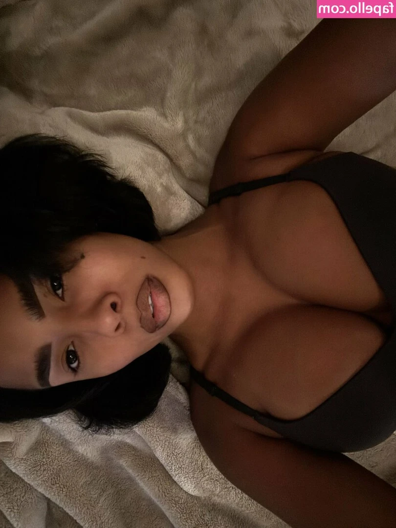 destiniranae - Who wants to try first? 🍑