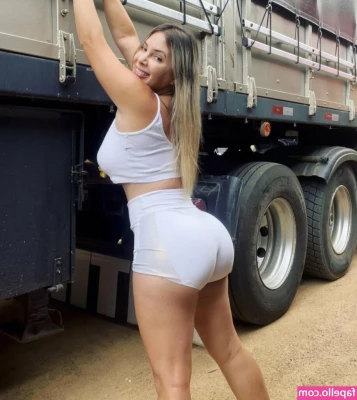 Aline Caminhoneira [ aline-caminhoneira ] - Absolutely covered