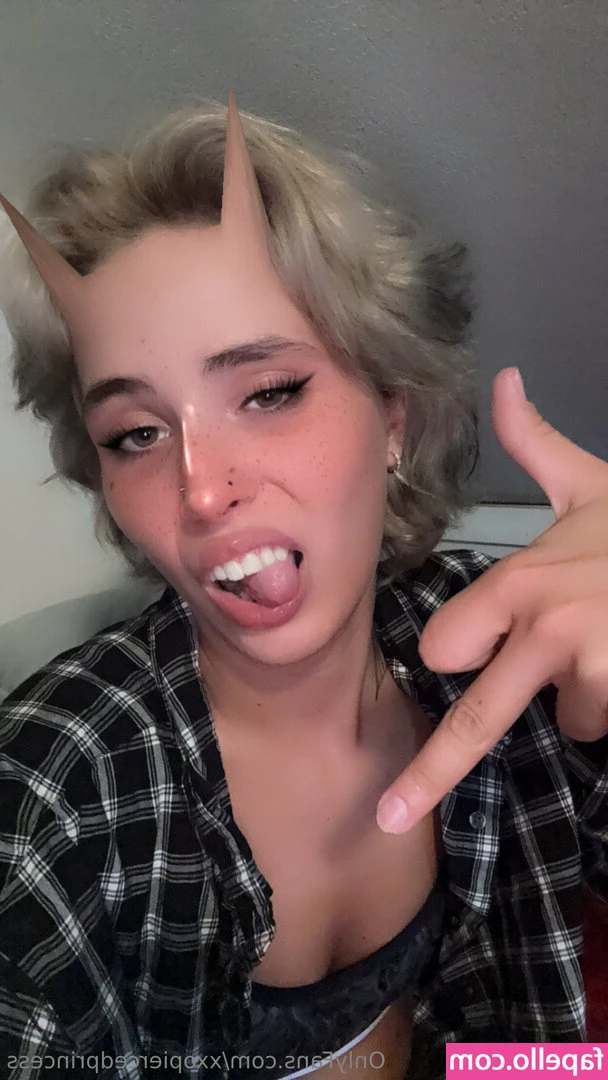 xxopiercedprincess - How many bi fans are on here ❤️ 🌈